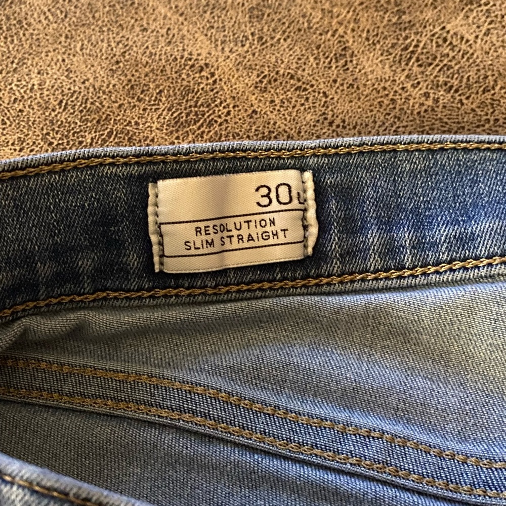 Women’s Gap 30” Resolution Slim Straight Denim Jean Shorts - Picture 3 of 5